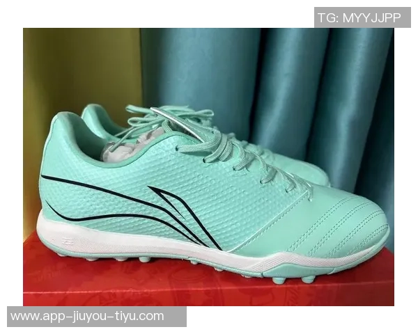 球星脚下利器：如何选择适合自己风格的足球钉鞋提升比赛表现