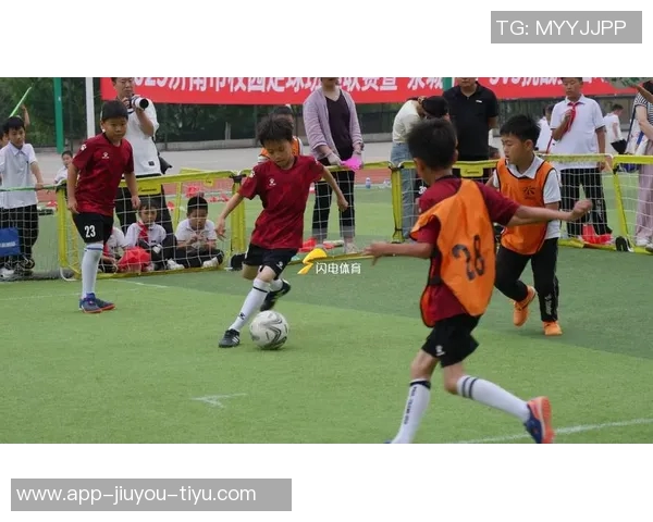 足球星模仿挑战赛谁能演绎经典瞬间点燃全场热情