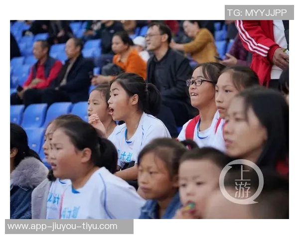 青少年以追星足球明星为契机探索梦想与拼搏精神的成长之路